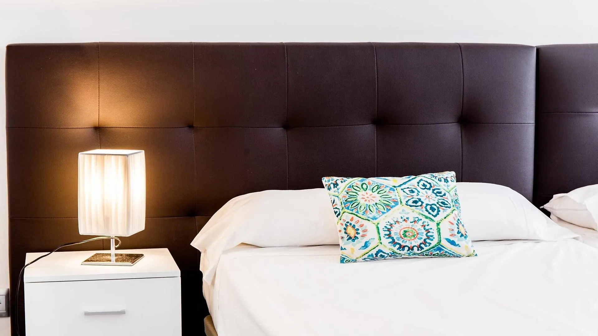 טורמולינוס Dimona Suites 0*,