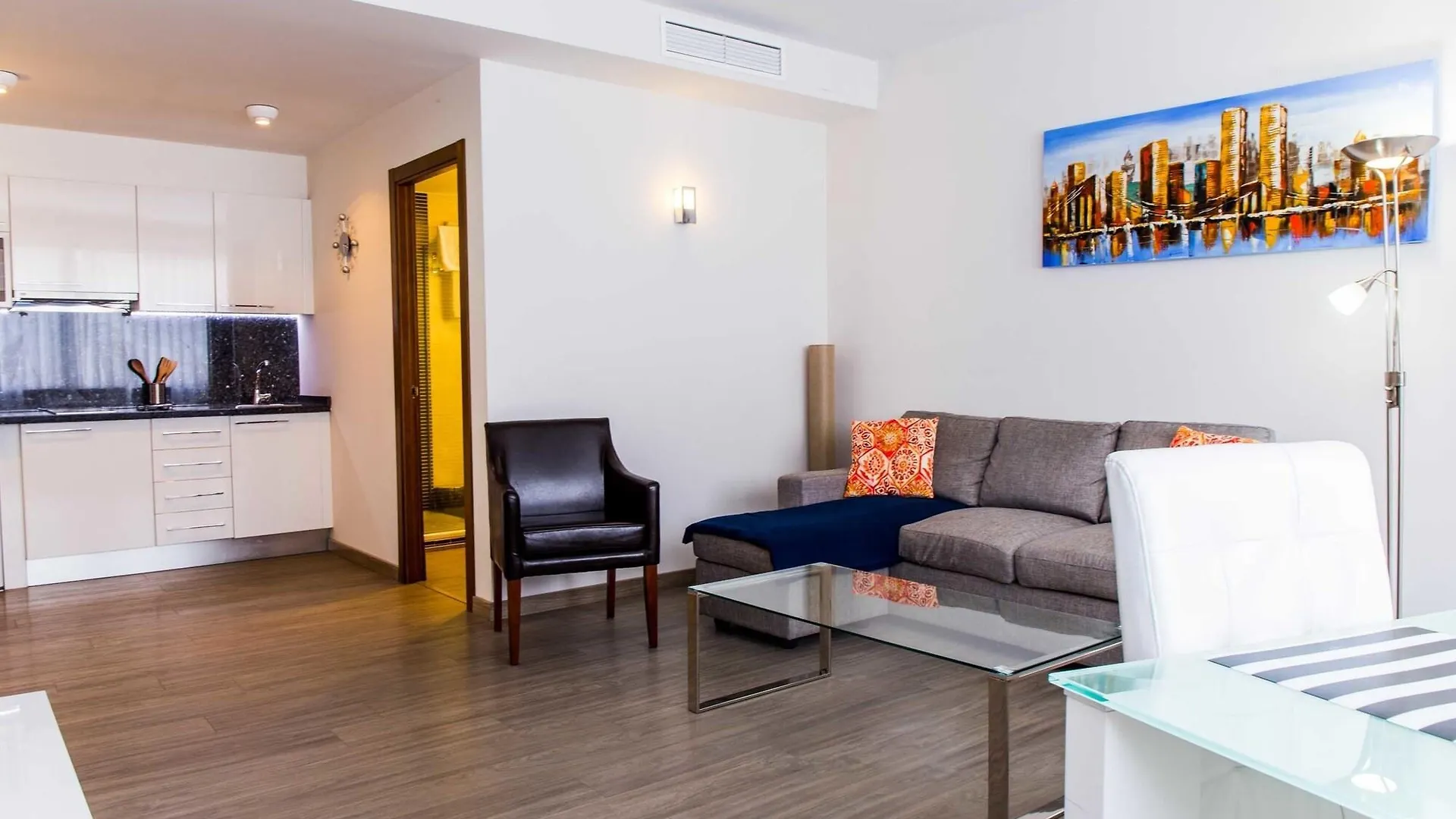טורמולינוס Dimona Suites