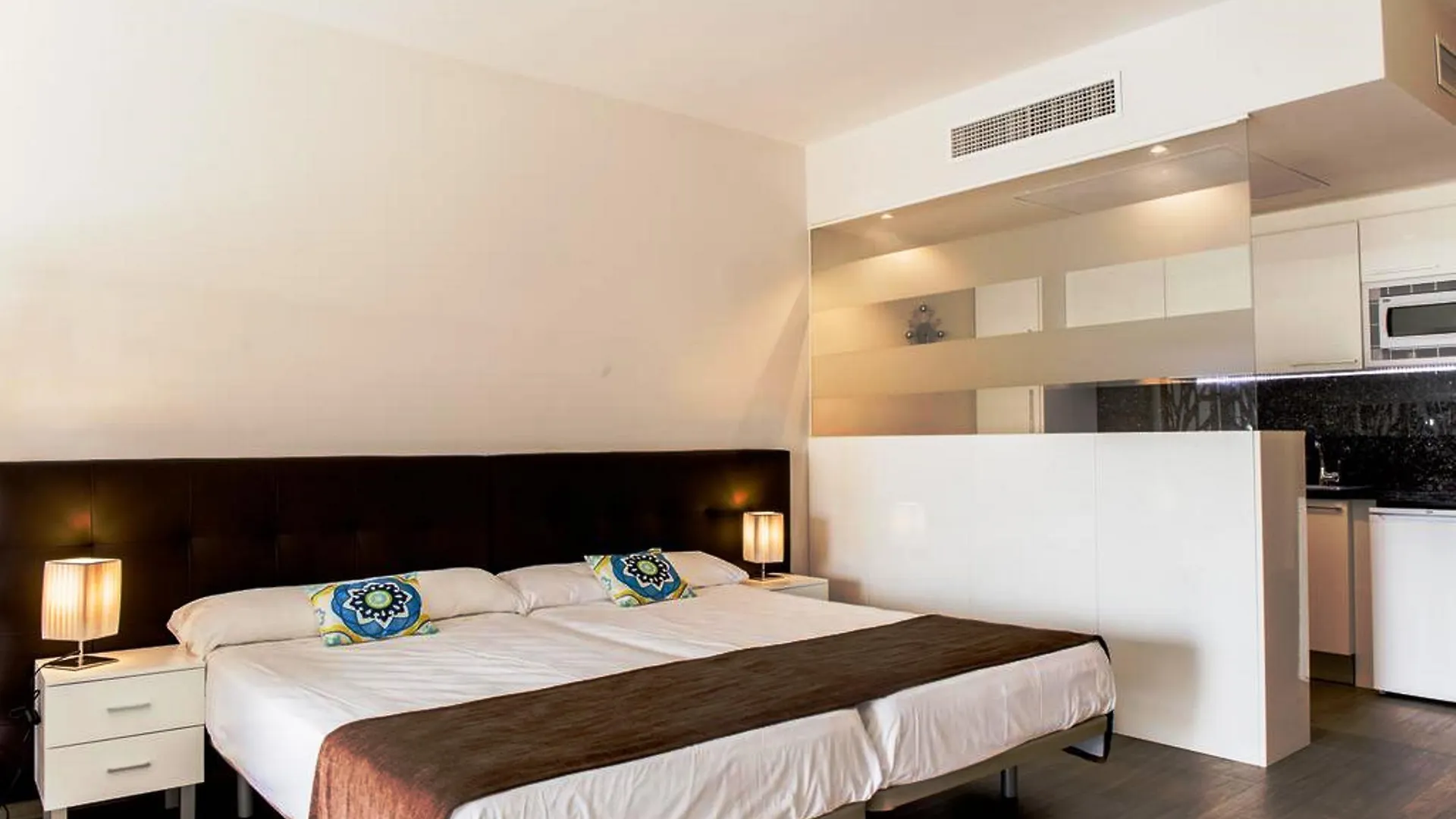 דירה טורמולינוס Dimona Suites ספרד