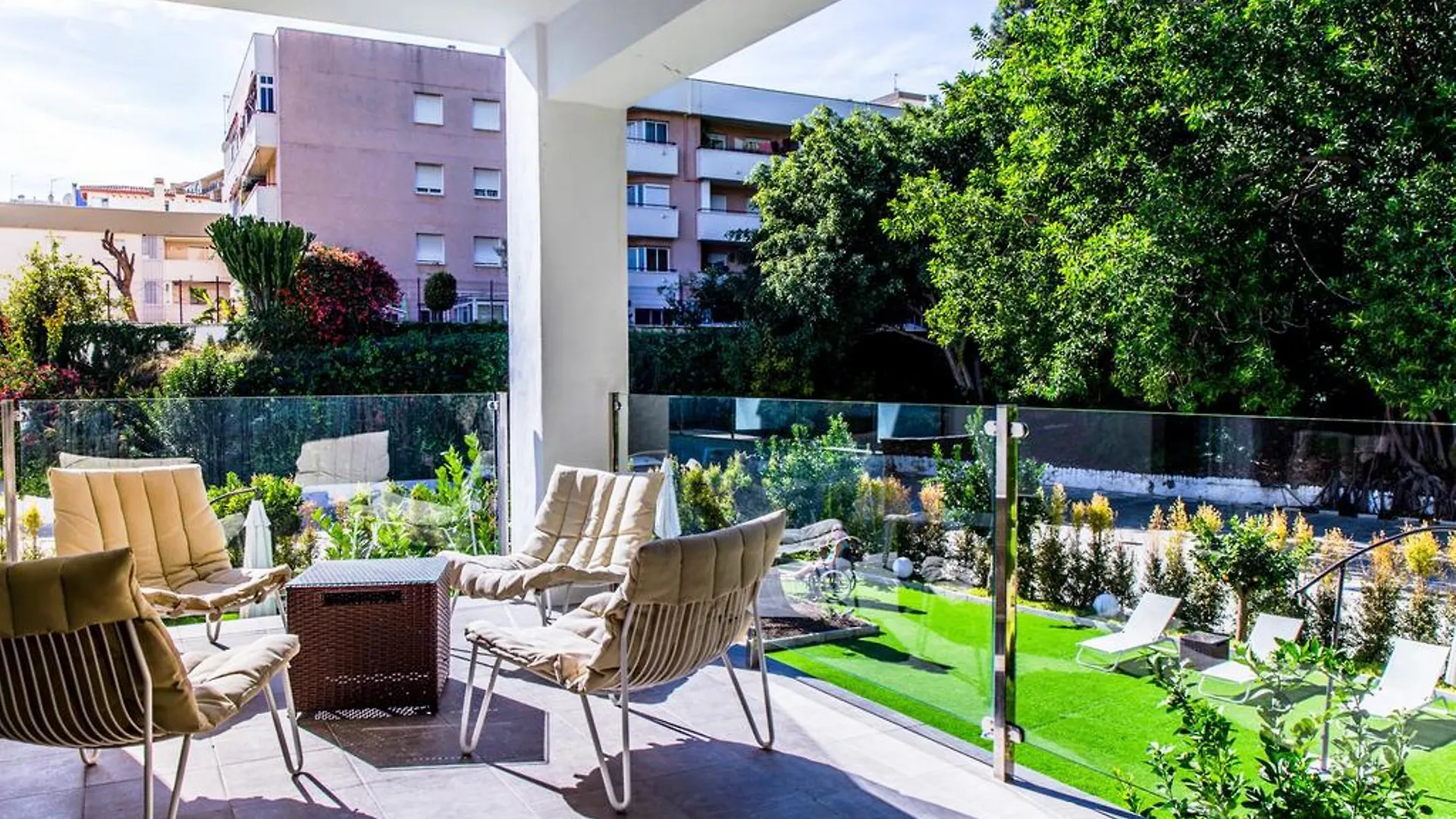 טורמולינוס Dimona Suites